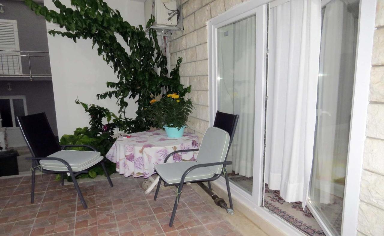 Rooms N&M Baška Voda Esterno foto
