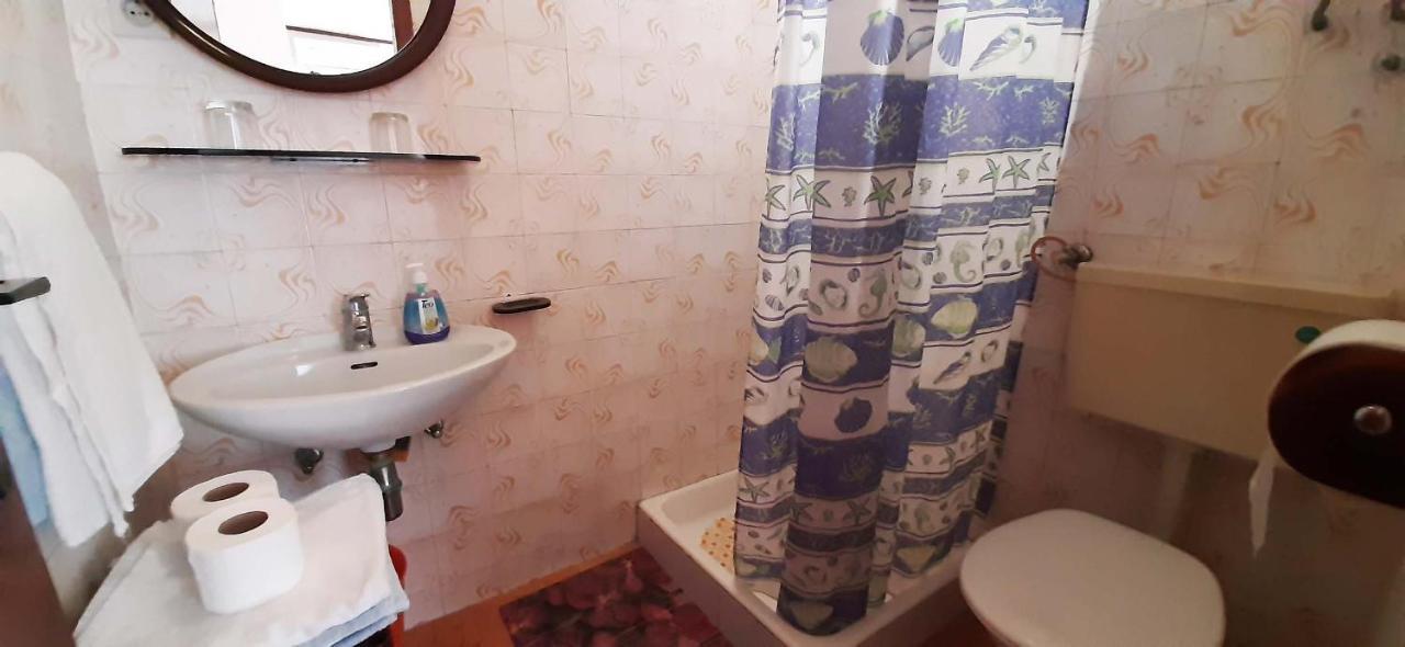 Rooms N&M Baška Voda Esterno foto