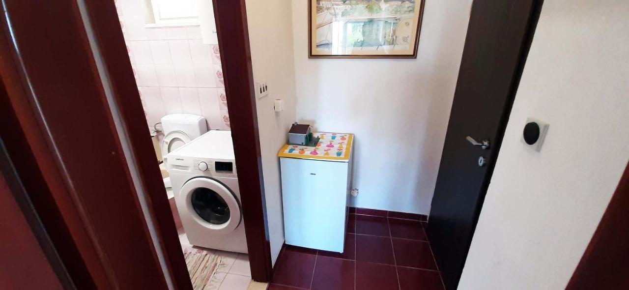 Rooms N&M Baška Voda Esterno foto