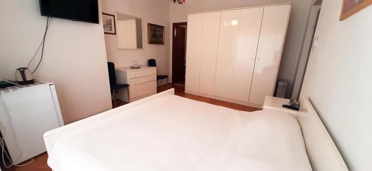 Rooms N&M Baška Voda Esterno foto