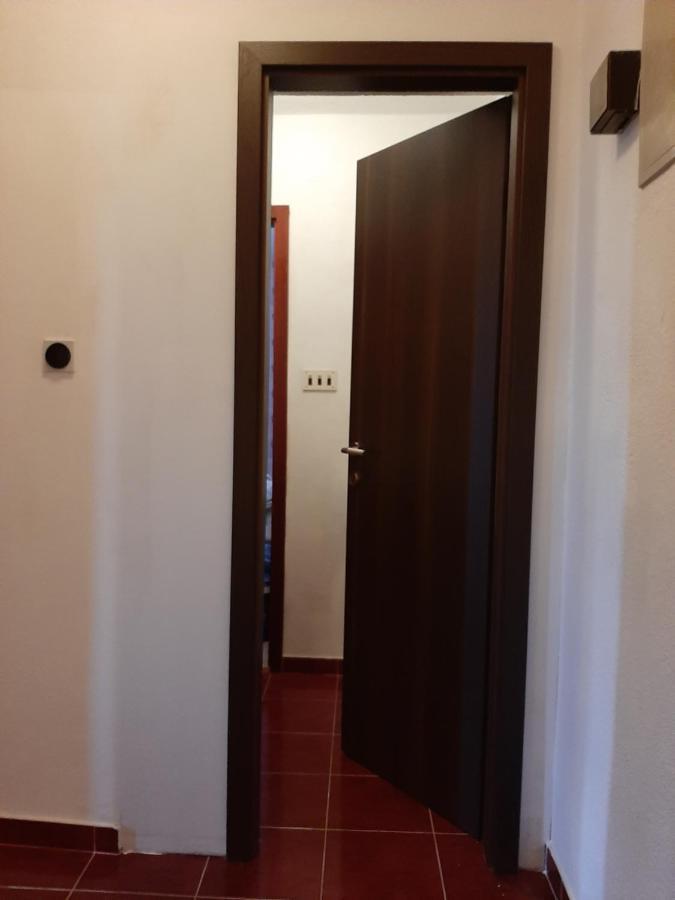 Rooms N&M Baška Voda Esterno foto