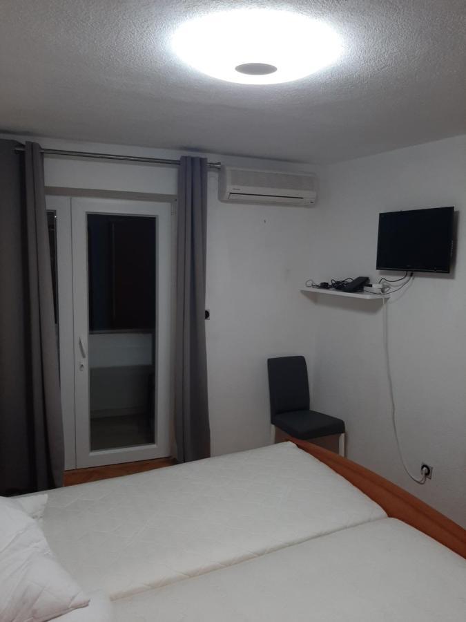 Rooms N&M Baška Voda Esterno foto