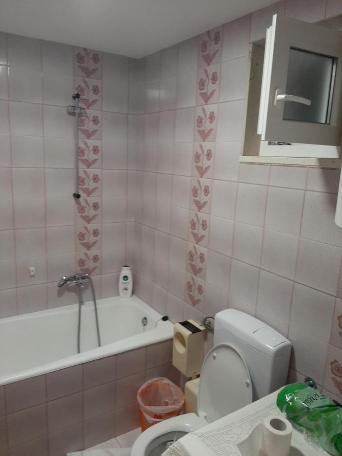 Rooms N&M Baška Voda Esterno foto